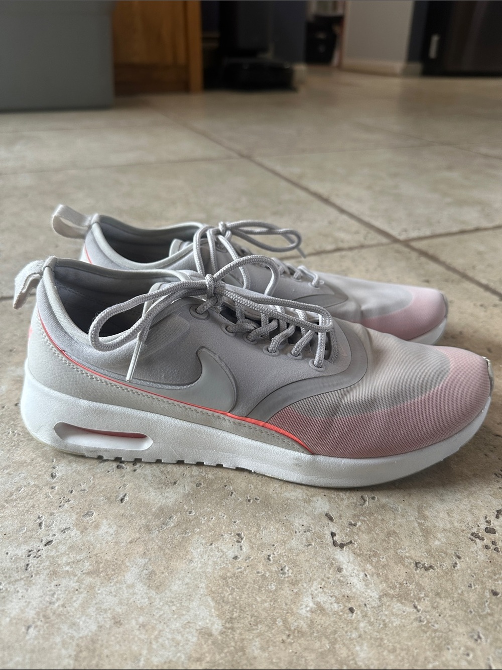 Nike Women’s Air Max Theas